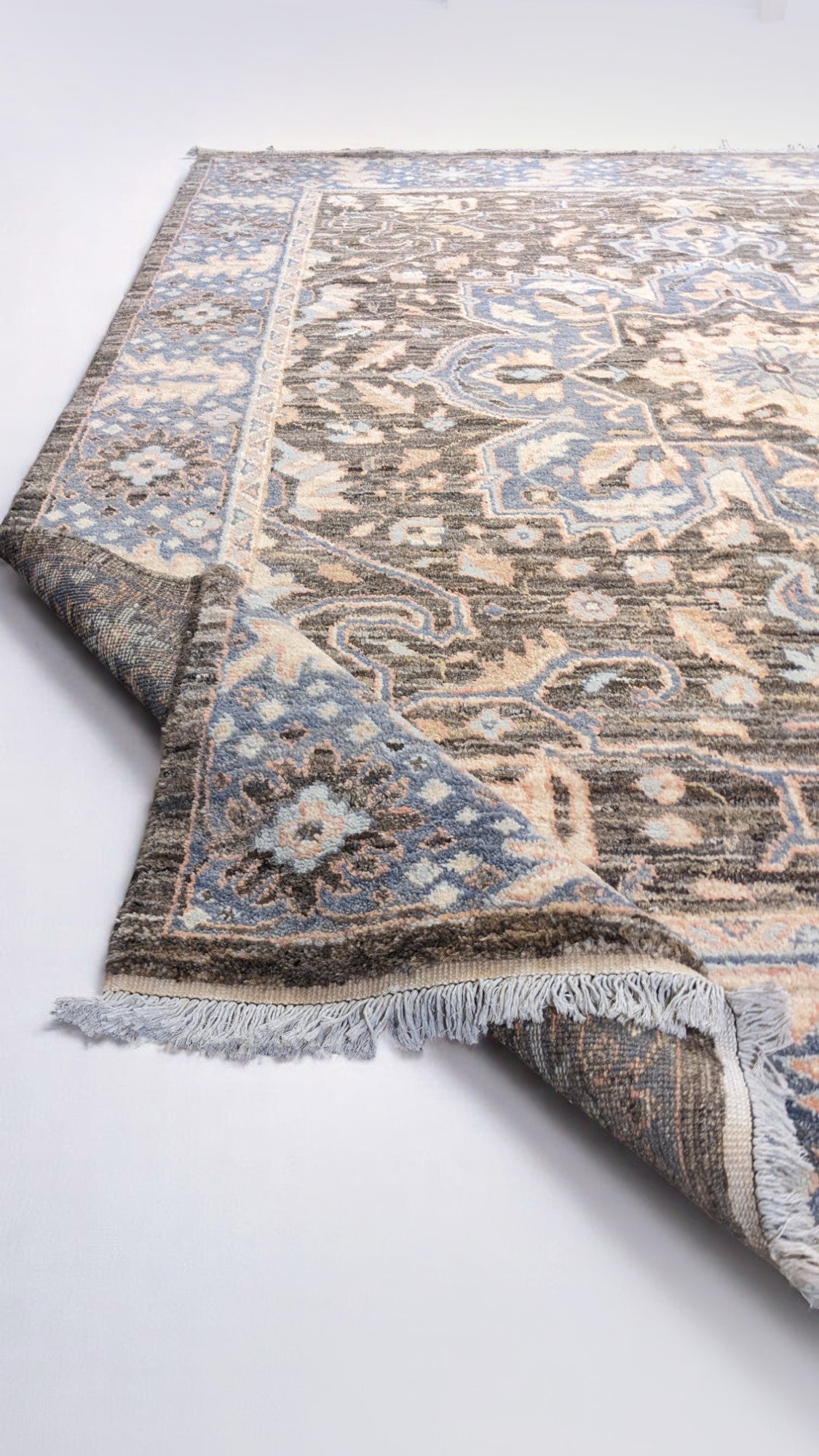 Wrealm Hand Knotted Rug - 314 x 247 cm-4